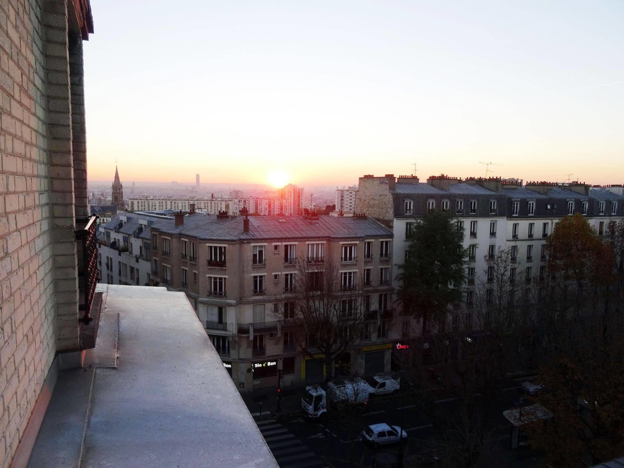 Hotel Ermitage Paris Eksteriør billede Sunset over Paris