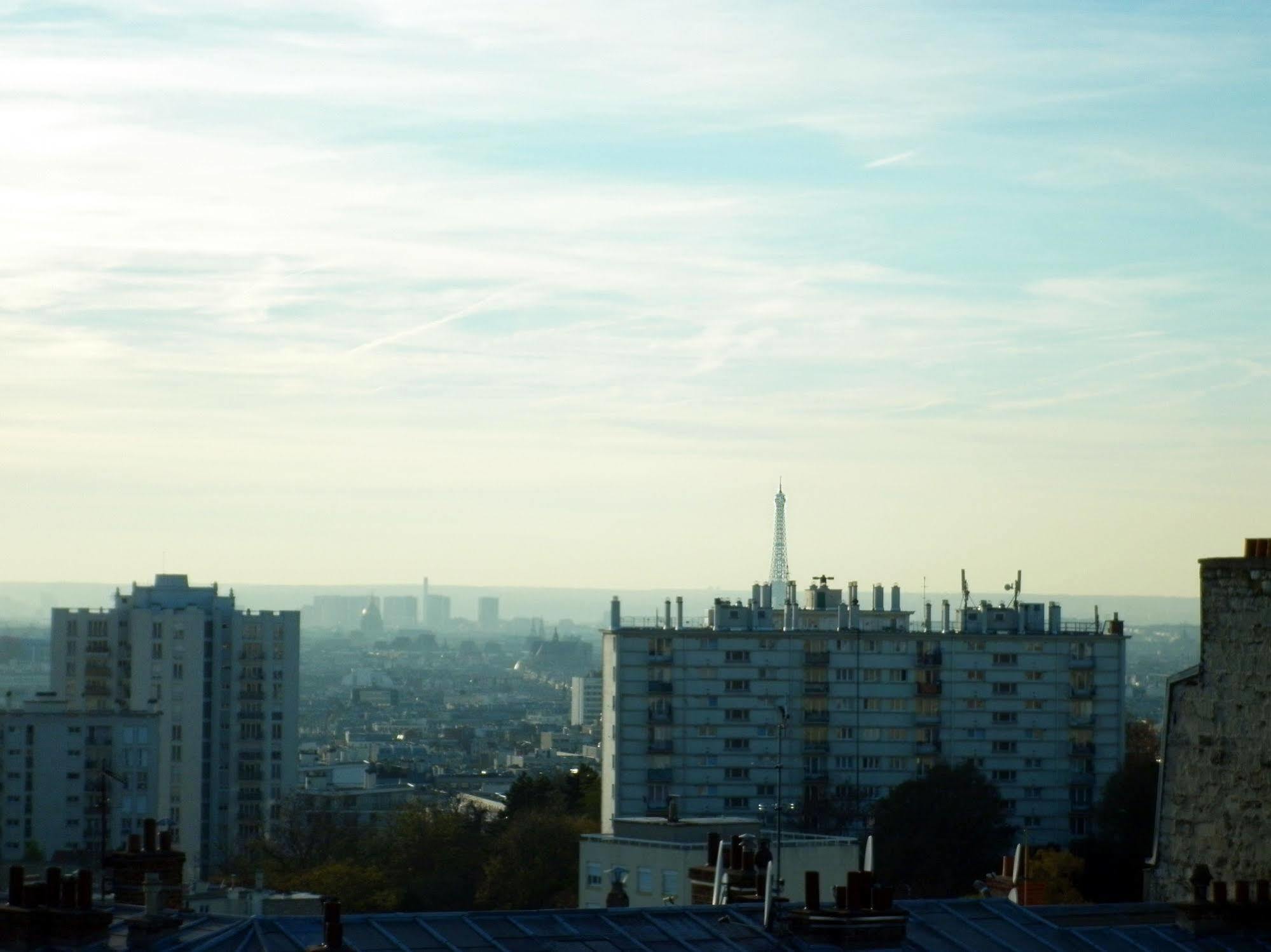 Hotel Ermitage Paris Eksteriør billede View of Paris from the top of the castle